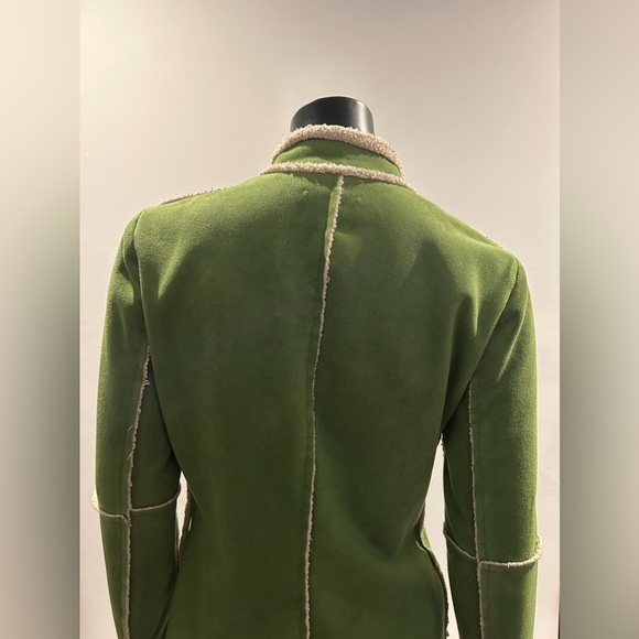 So cute Velvet faux shearling green pea coat. Size M in excellent condition - Picture 6 of 8